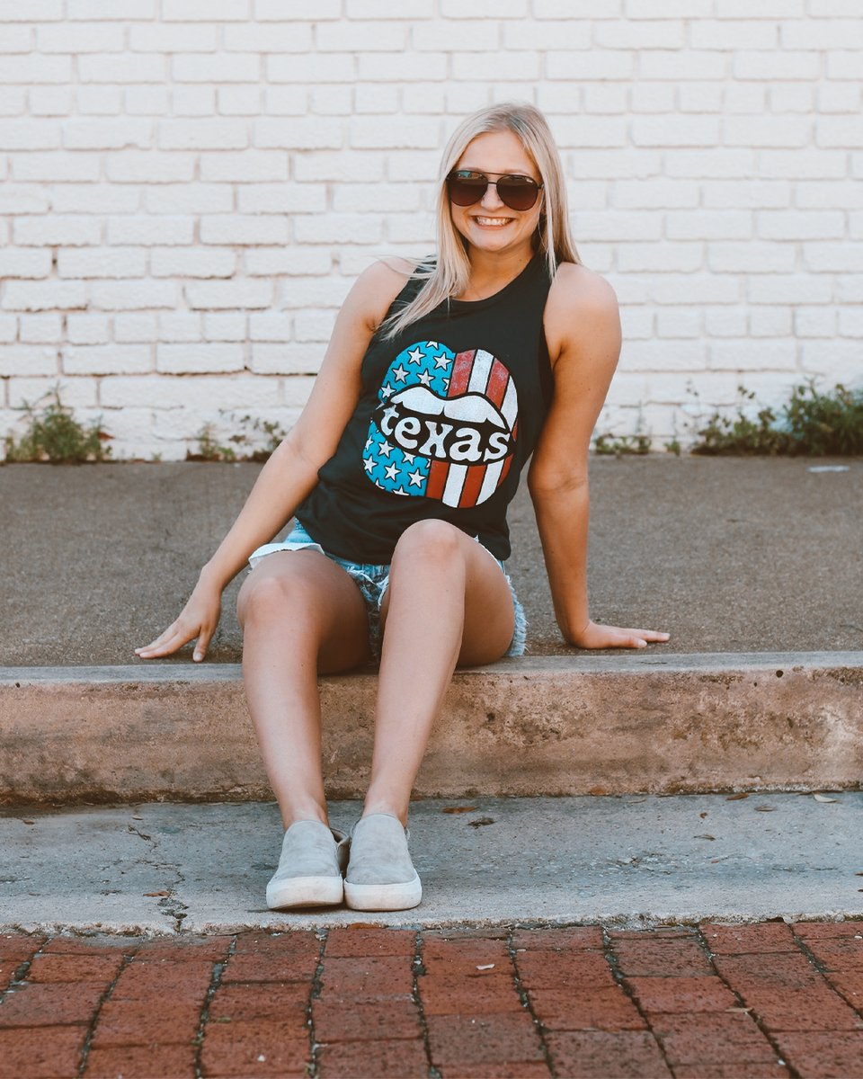 BarefootCampus's tweet photo. We might be partial but we're loving this print on our new tank🤩 #shopbarefoot https://t.co/JrflJA1Zrr