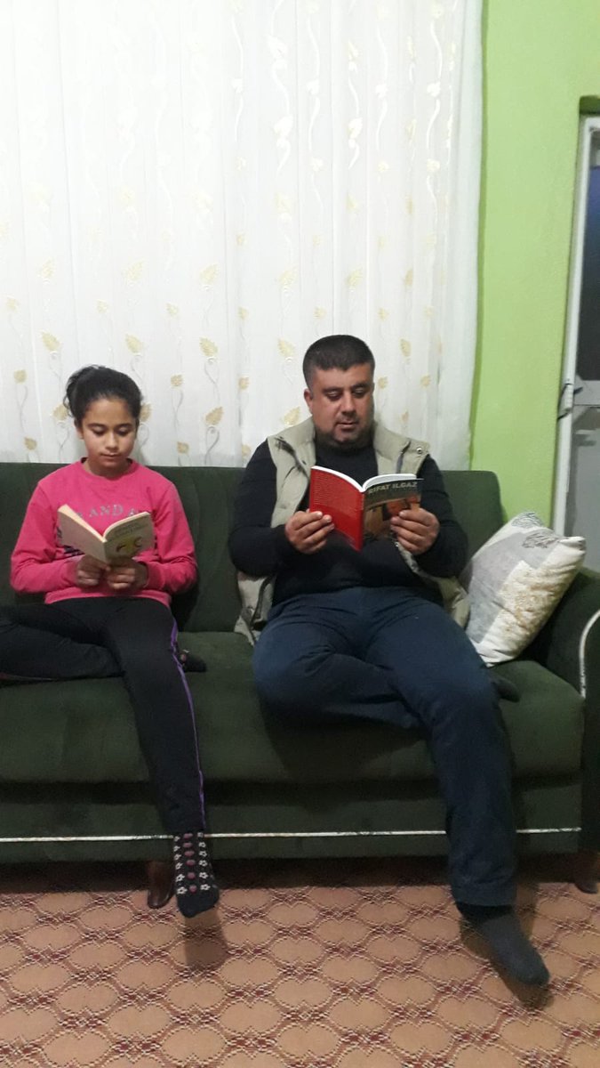 erkan6001's tweet photo. #benokuyorumgaziantepokuyor Yeşilyurt Şehit Süleyman Şen İlk/Ortaokulu öğretmen öğrenci ve velileri ile okumaya devam ediyor. https://t.co/5WfaLK8eBf