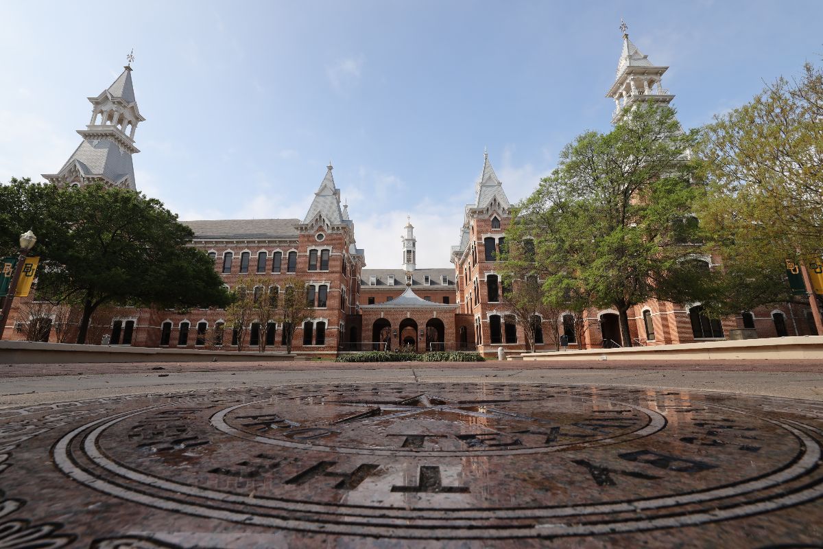 Baylor's tweet photo. Right now, we're all flinging our green &amp; gold **from** afar. 

Can't wait to have everyone back on campus -- just as soon as it's safe! https://t.co/EQ7JThOTNM