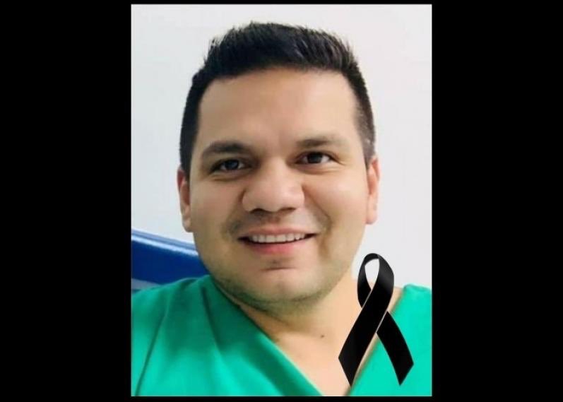 DanielSamperO's tweet photo. Un héroe llamado Carlos Nieto. Paz en su tumba. Y gracias infinitas por su entrega y trabajo. 

#LosMédicosSonHéroes. https://t.co/BQ1KYQpiM5