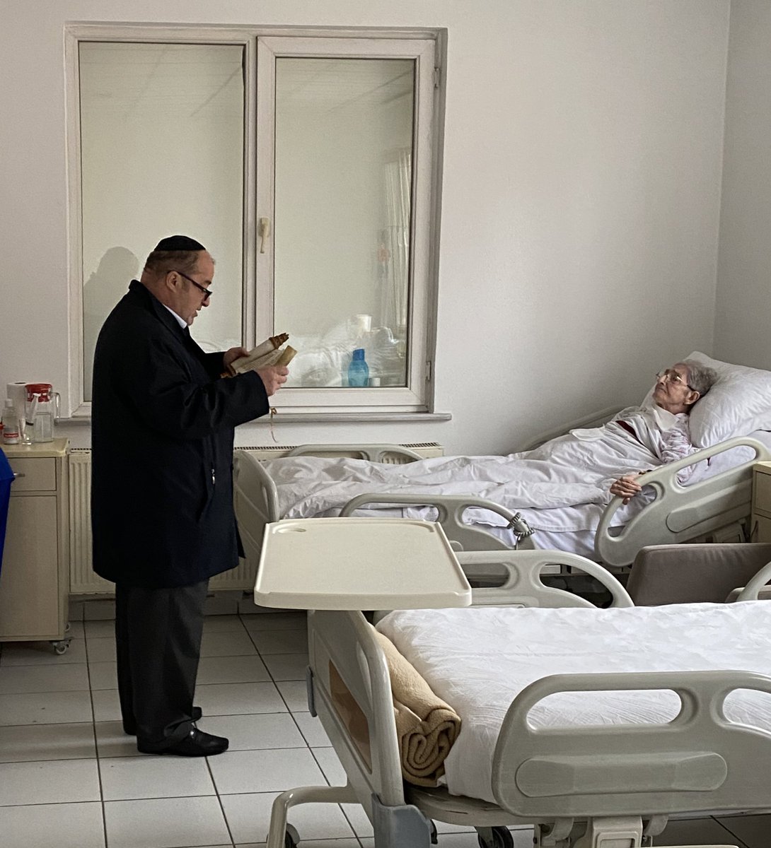 Çok sevgili hazanımız, şohetimiz yıllarını özveriyle toplumumuza adayan, herkesin dostu, örnek insan, aile babası Rıfat Romi’mizi kaybettik. 

Ailesine, toplumumuza, tüm sevenlerine başımız sağolsun...    Baruh Dayan haEmet 🕯 

#koronavirus