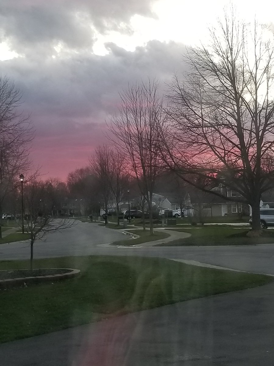 davebarnes63's tweet photo. Amazing sky in Fairport last evening. https://t.co/tbk8F6J7zE
