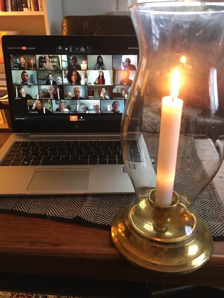 annakarin1951's tweet photo. Glad påsk alla på Twitter! Vi har nu firat en tidig påskgudstjänst på nätet med vänner i Palestina/Jerusalem och över världen.
Al Masieh Qam! Hakkan Qam! Vi tände ljus tillsammans efter berättelsen om påskljuset som tänds i graven.
#sabeel #fosna https://t.co/9MJ28bEEXW