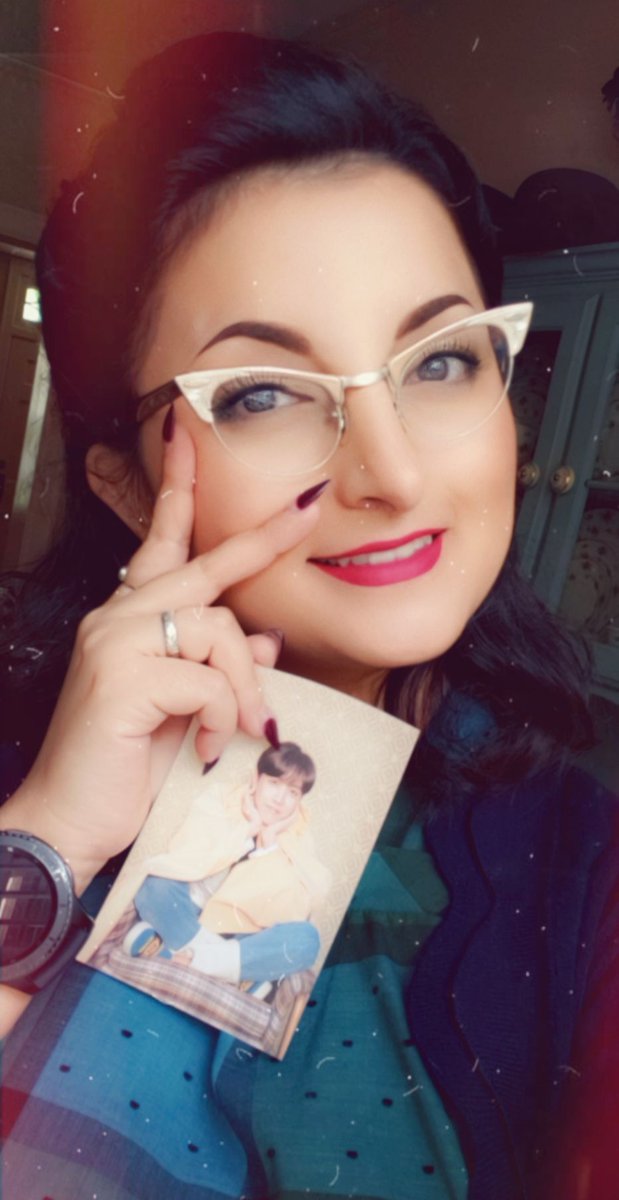 hopeandhobi's tweet photo. Me a year ago, and me today.
A year ago, I was alone. Hubs had been deployed and for the first time I found myself forced to become truly independent. It was rough in every way, but one day, somehow, I found the 7 of you.
#OneYearWithBTS #ARMYversary #BTS #BTSARMY @BTS_twt https://t.co/Ixdl6crkH9