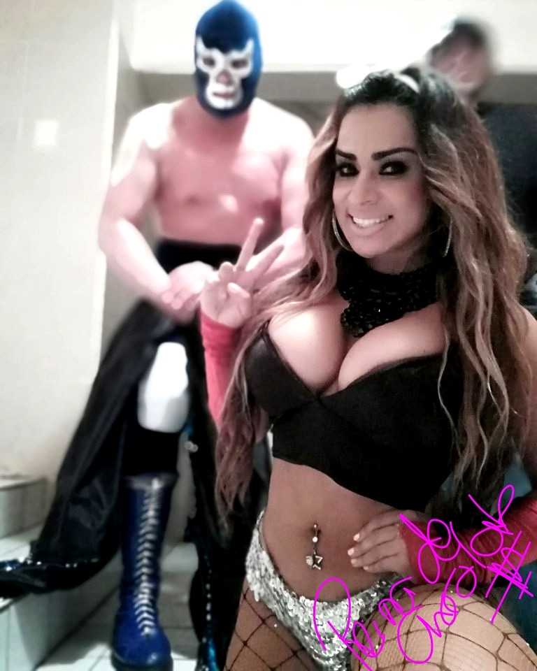 BereReinaAAA's tweet photo. Pasen un hermoso sábado!!
Sin playa,🏖️ sin mar🏝️, sin fiesta🎉🎊!
Pero hay SALUD y es lo que cuenta...😷🇲🇽👏🏽💖🙏🏾👑🍫
#QUEDATEENCASA
#REINADECHOCOLATE #luchalibre
 #BLUEDEMON
A quien prefieres.. #BLUEDEMON o #ELSANTO #wrestling

#sabadodegloria #BESOSDECHOCOLATE
#MUAKKK 💋💋💋💋 https://t.co/ML8G2lIl4e