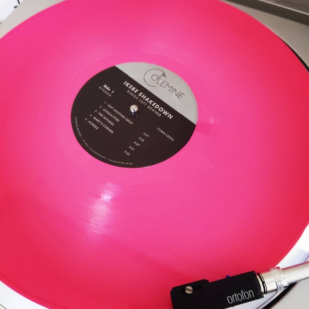 vcommevinyle's tweet photo. En réponse a la question d'hier, "Kings Left Behind", le dernier LP de @ikebeshakedown, soul instrumentale de New York sur @coleminerecords.

Belle production, et super musiciens, même si c'est loin d'être surprenant vu le label (découvert l'an dernier, … https://t.co/lXOPznRcjS https://t.co/lj1wd4pXdv