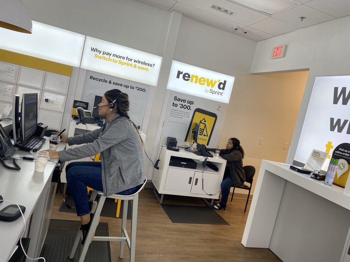 SprintSC5123's tweet photo. Little thank you gestures from our DM @OrlandoBeastDM  make us want to keep pushing forward #careinretail #SocialDistancing # helping customers https://t.co/2ugG0ViRiT
