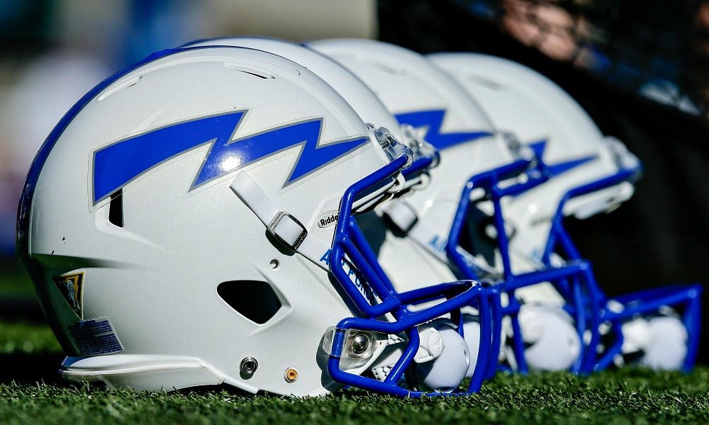 ch_v_ck's tweet photo. Truly blessed to receive an offer from  Air Force ✈️ 🤍💙 @CoachMorrisAF @williamsdo @ChadSimmons_ @RecruitLangston @RecruitGeorgia @Whiplassh5_2000 @wcann33 #GoFalcons https://t.co/XcKhpiepZn