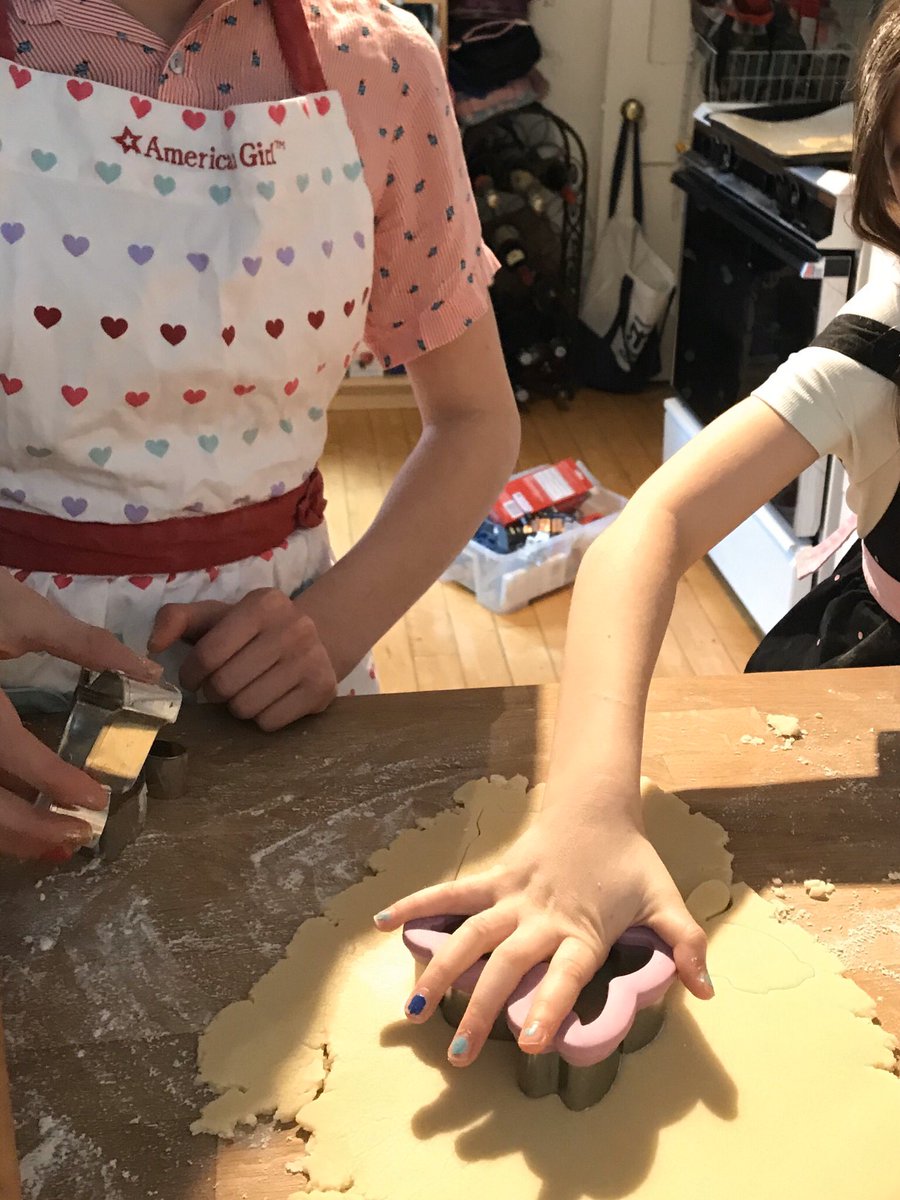 nikmarks's tweet photo. Day 1/7 #mylifeinpictures making bunny cookies w kids, balancing #EasterWeekend and #pasach traditions and also trying to limit @tiktok ;) I challenge @MaciverJ for 7 days of pictures- @umtincka 👋 https://t.co/EqjXZK2pzc
