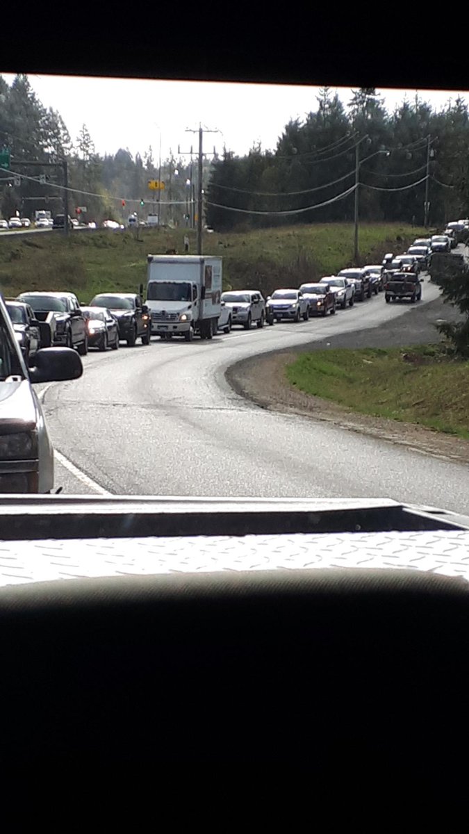 1069thewolf's tweet image. Amanda sent us a text. This is the line up to get into Milner Group's free top soil giveaway this morning😮some people have been waiting nearly 4 hours! -@kenaaaaaaaa