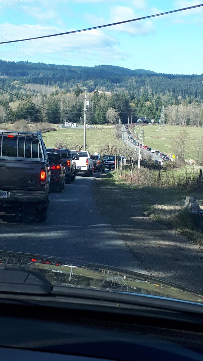 1069thewolf's tweet image. Amanda sent us a text. This is the line up to get into Milner Group's free top soil giveaway this morning😮some people have been waiting nearly 4 hours! -@kenaaaaaaaa