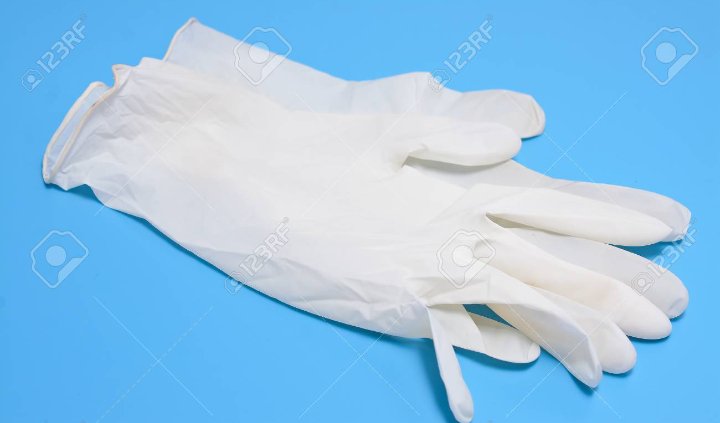 Utilisation des  #gants  #médicaux par la population générale en cette période d' #épidémie  #de  #Coronavirus: Faisons attention.Les gants nous donnent une fausse impression de sécurité.Ne pas les utiliser prudemment peut s'avérer dangereux. #COVID19