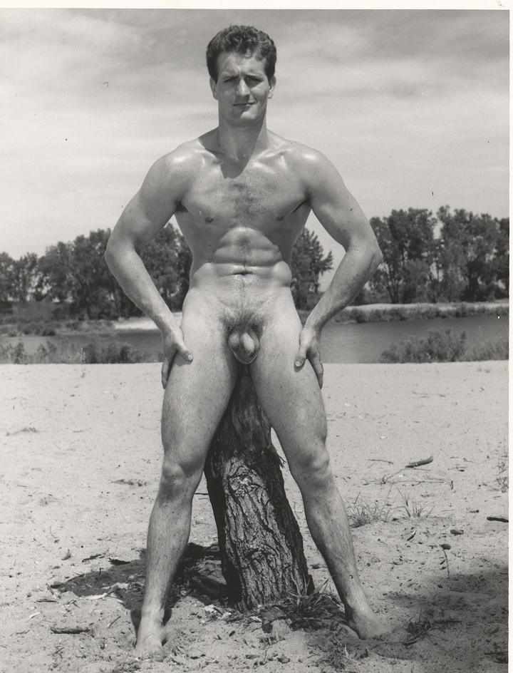 creatureblackl1's tweet photo. Cal Chess (and Ken French) [Photos by Bruce of Los Angeles] Los Angeles, 1955 or so #calchess #bruceoflosangeles #vintagemen #uncut https://t.co/DgL3b6M80d