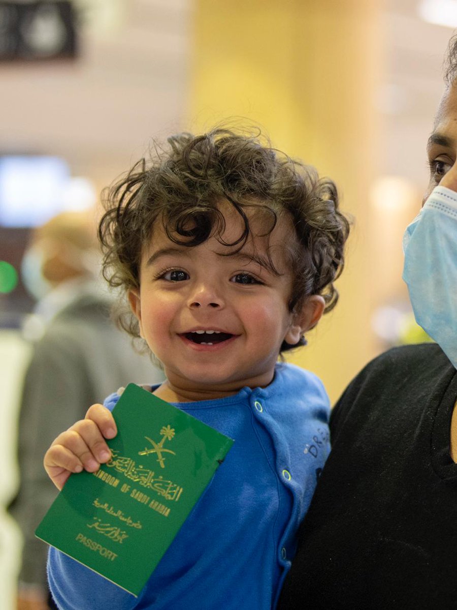 صحيفة الاقتصادية صور أطفال يبتسمون أمام الكاميرا التي