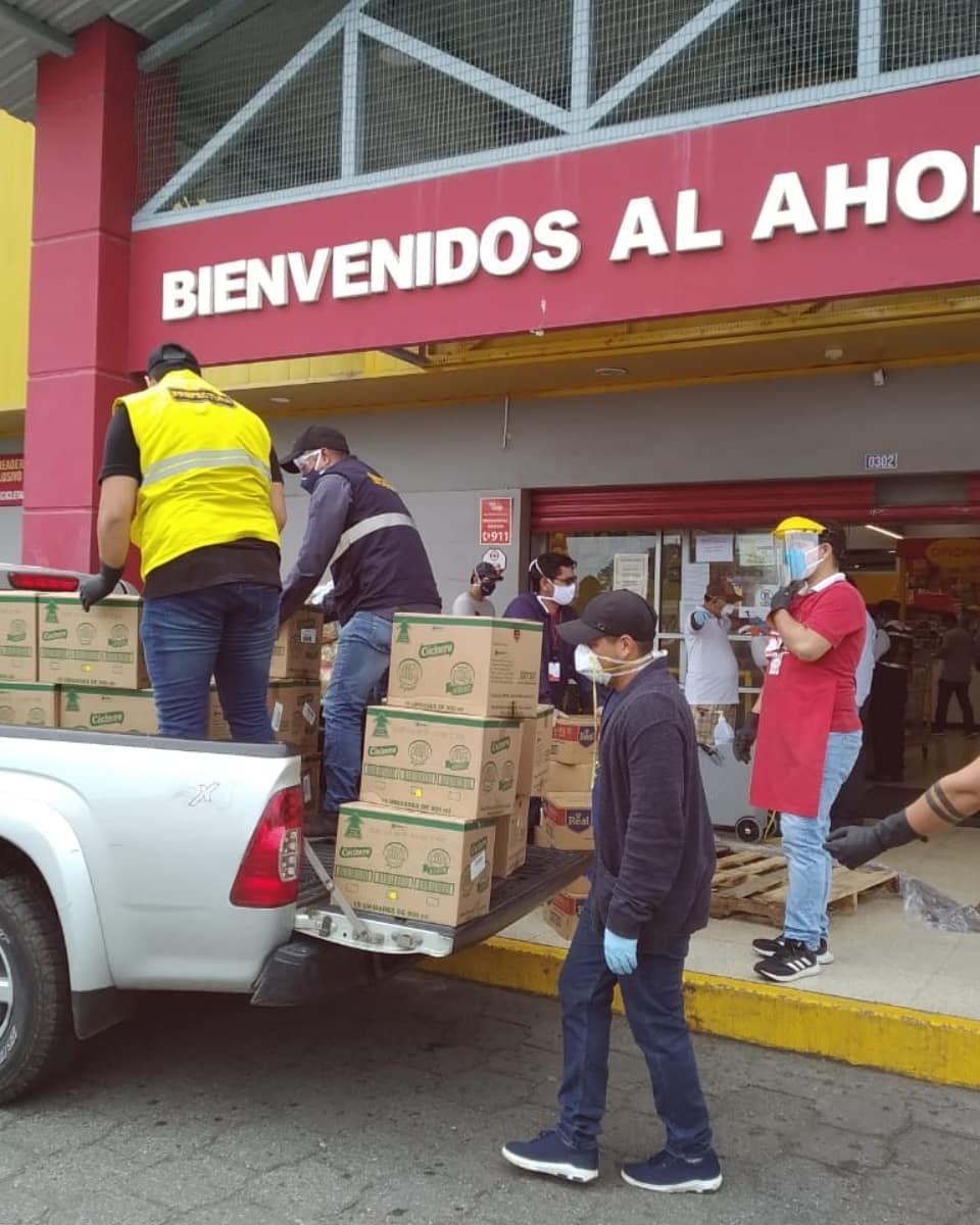 jteransalcedo's tweet photo. Un agradecimiento especial a la Corporación Favorita por la donación de productos no perecibles que servirán para ayudar a la población riosense en situación de vulnerabilidad durante la emergencia sanitaria que actualmente atraviesa el país y por ende la Provincia. https://t.co/yYEhSGvFn7