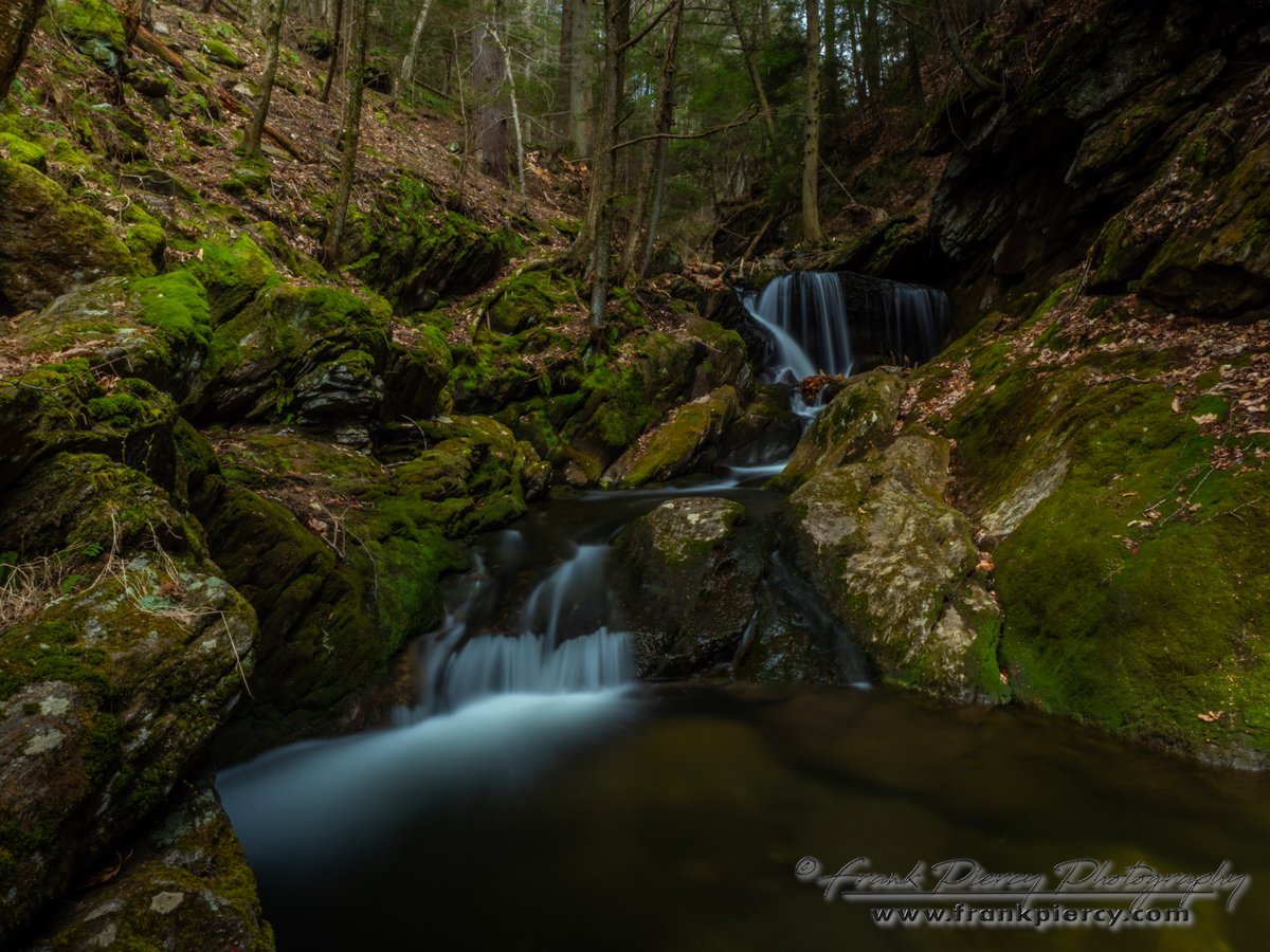 WtfEngland's tweet photo. Spruce Brook Falls,  Beacon Falls CT https://t.co/sCIDEzDzPx