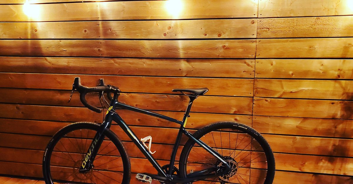 speedriverbike's tweet photo. Devinci Hatchet relaxing at night.
#devinci #devincibikes #cycling #guelph #baaw #gravel #gravelbike https://t.co/QLJd0cwIKr