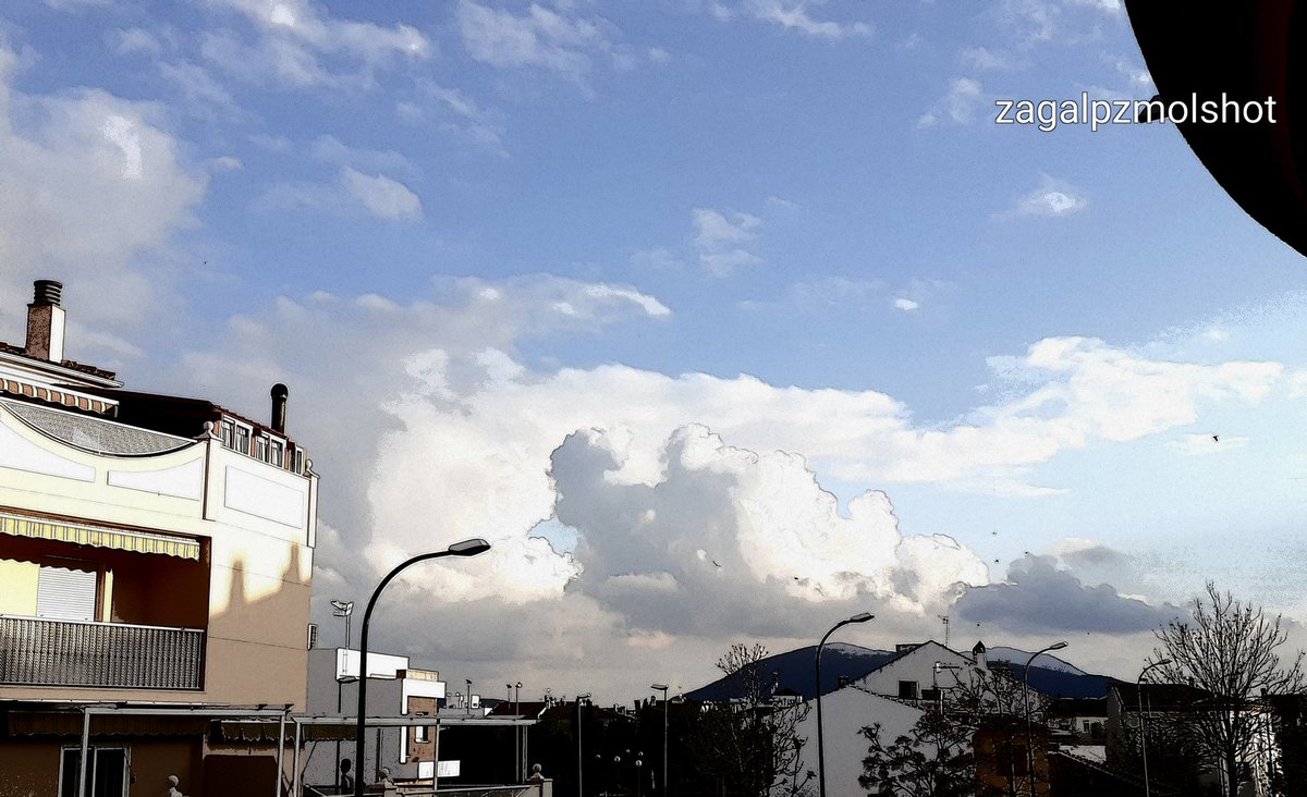 JuanCarpzmol's tweet photo. Clouds of friday in the afternoon #animationfilter @anamaria190977 @bercutero @meteo_fuensanta @javioru @Mariche_C @Beatrizxy @josep_pujol1 @llamp_ @jrambaud @rrm00x @xusvalencia @MeteoPuertoViej @PresumodeMalaga #sunset #atardecer #ComparteTuAtardecer #clouds #findthatclouds https://t.co/DcnR5pn3Rp
