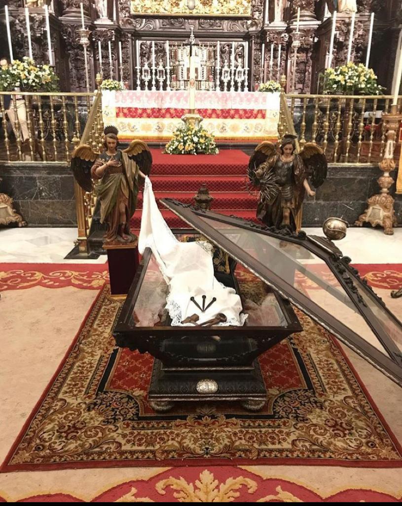 "No tengáis miedo,se que buscáis,al que fue crucificado.
No está aquí,pues ha resucitado tal como dijo que haría"
Feliz Pascua de Resurrección.