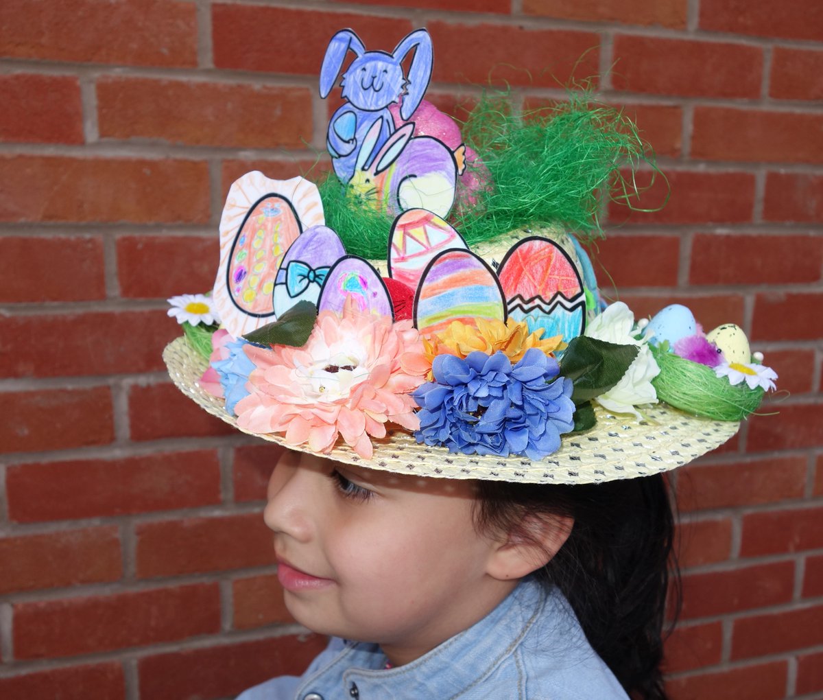 Happy Easter to Mrs. Price, all my teachers and all of my friends at school.
Thank you for the easter card Mrs. Price, Stella really loved it.🐇🐰🐣🐥👒😀
Happy Easter - Steve, Jira &amp; Stella.
@MalvernValeOak