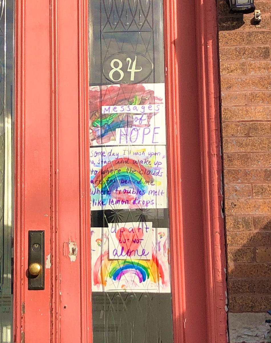 chenjennifer's tweet photo. Some seriously beautiful local artwork 😍 #hope #COVID19 #astoria https://t.co/42FCQXYCT9