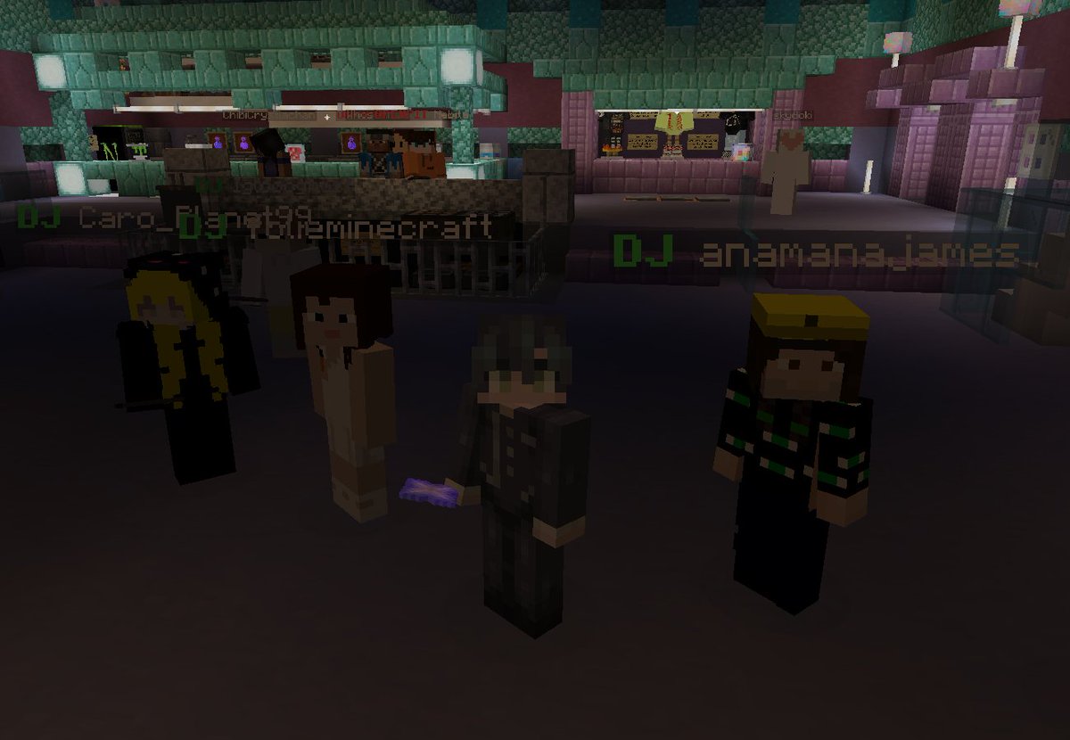 Just got a screenie at @OpenPitPresents #NetherMeant nt w/ my favorite minecrafters @anamanaguchi @plnt99 @folieonline 😍