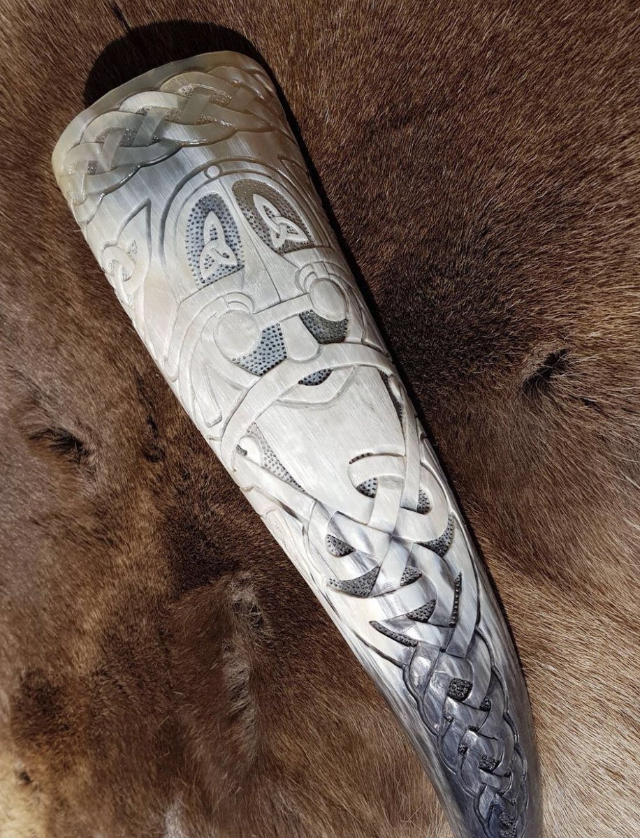Odin Drinking horn 🔥

>> Viking-Styles.com <<