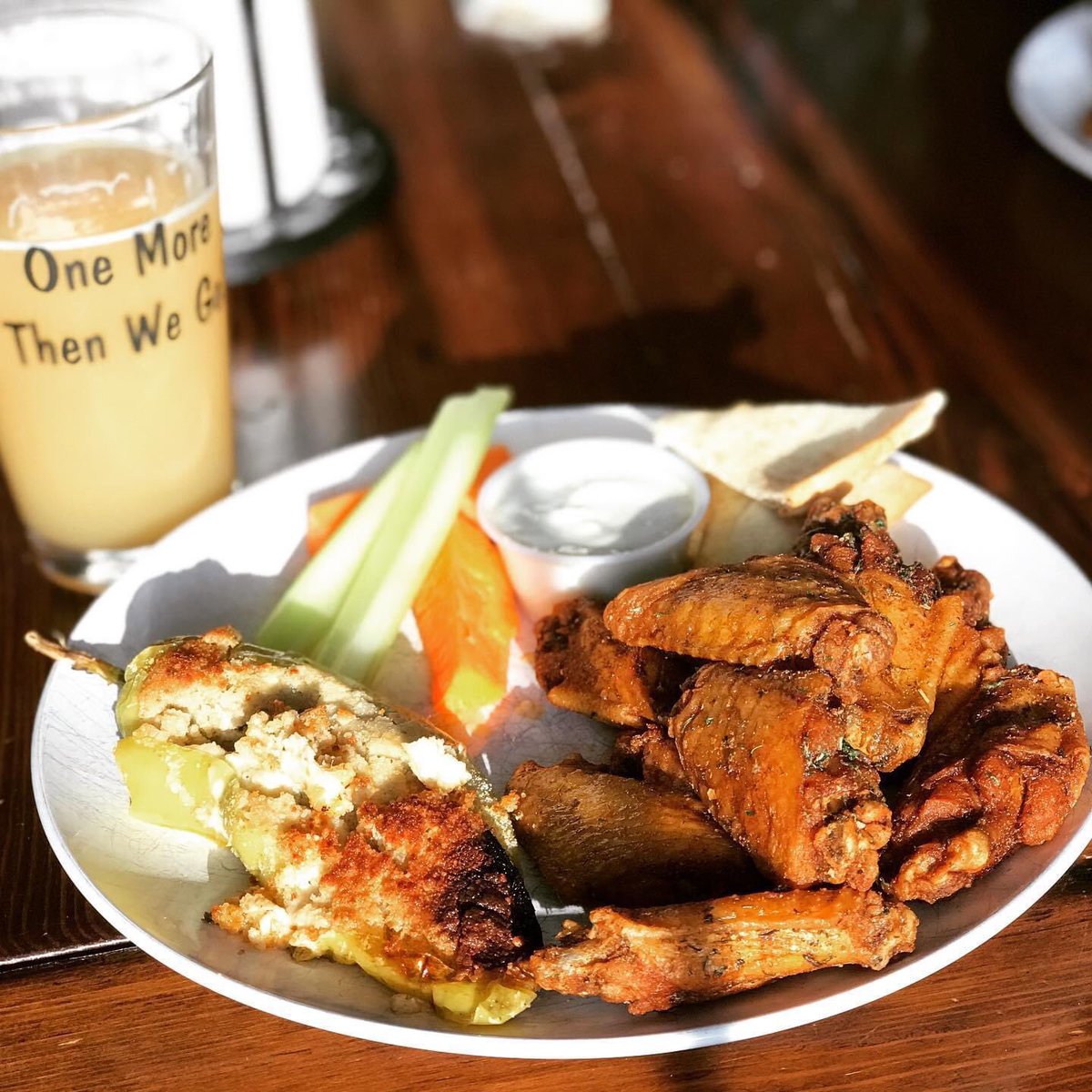 popo's tweet photo. THE BEST. #sheffields #takeout they have a great outdoor window. Had oven on 400 at home for a flash heat up for 5 minutes. Paper containers so wings are still crispy. Growler fills too. Gene McCarthy’s #SBUF #SupportLocal https://t.co/Q0t1xhQOOq