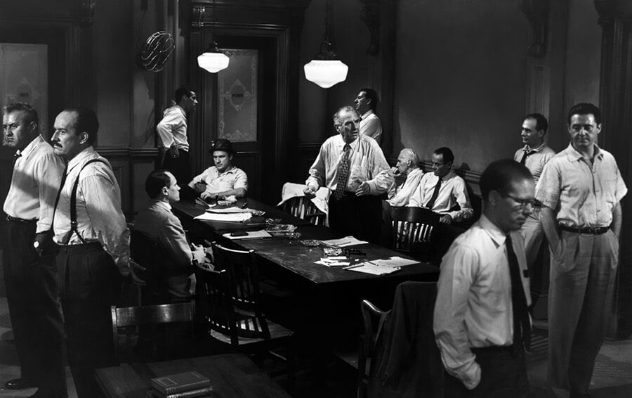 Önyargı üzerine kurulmuş muazzam bir film. Geçmişten günümüze kalan en değerli başyapıtlardan.
#12angrymen