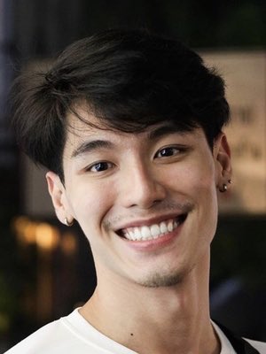 -Leo-•MAN•HIS NECK GOT ME ACTING UP•Why does he look like Thai ezra Miller•anyway he was such  a good brother•environmentalist! We stan•died protecting his younger bro  a legend I think •he was so nice I can’t get over it•72828101/10