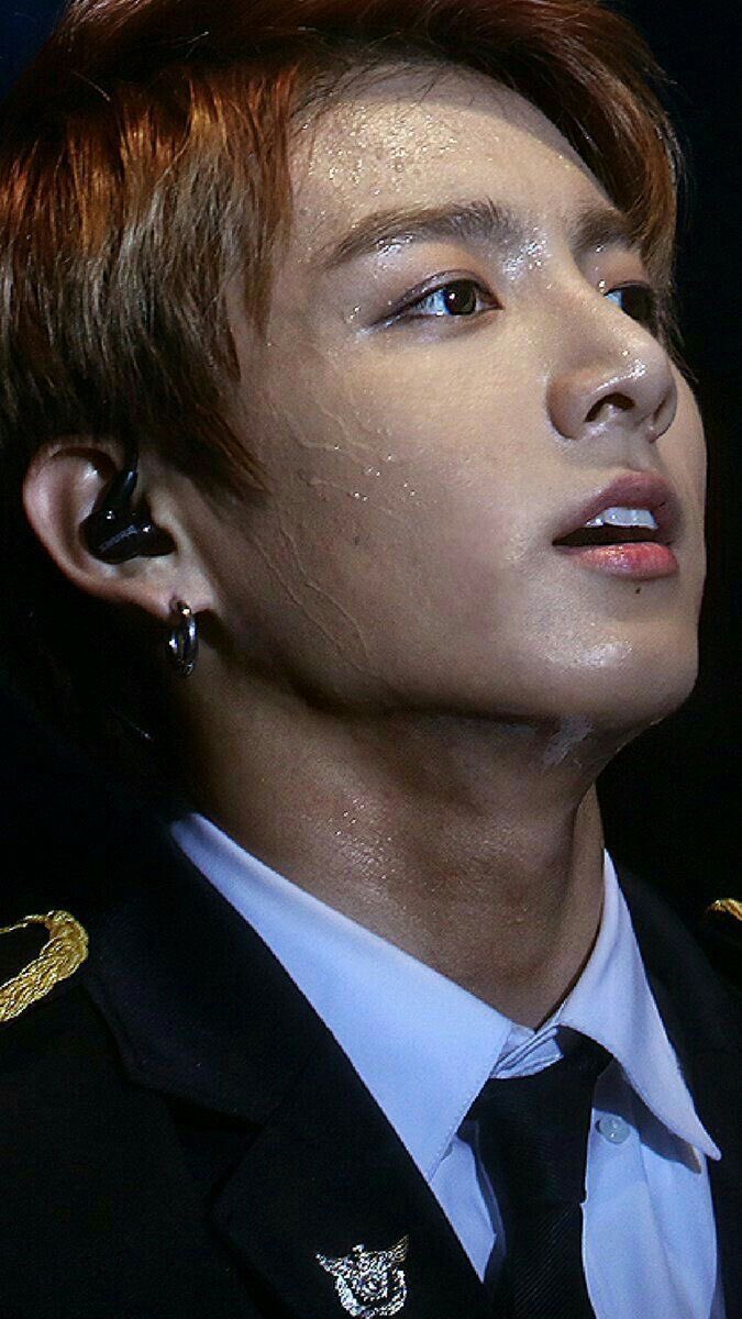 A sweaty jungkook with his wet hair ; a thread you never thought you needed until now  @BTS_twt