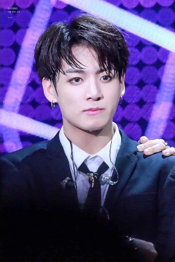 A sweaty jungkook with his wet hair ; a thread you never thought you needed until now  @BTS_twt