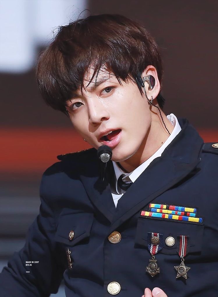 A sweaty jungkook with his wet hair ; a thread you never thought you needed until now  @BTS_twt