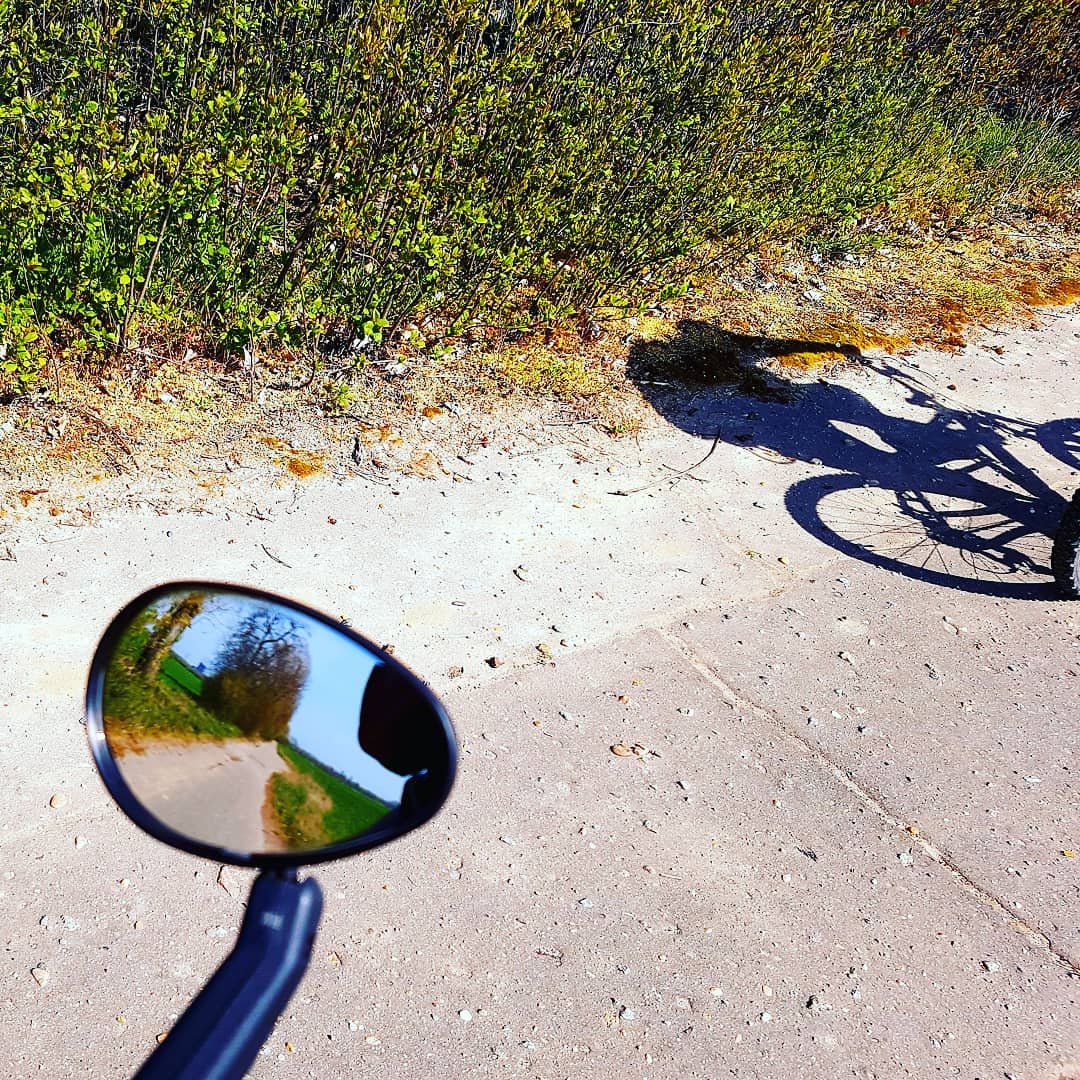 bikeygees's tweet photo. #eineradlängeabstand #mindestens 🚴‍♀️😷🚴‍♀️ #händewaschen 👏🚴‍♀️👍 #natur #Brandenburg #cycling #leerewegesuchen #frischeluft #bewegung #keineöffis #gesundeernährung #sonnetanken #springisthere #cyclingthroughcorona #positivemood #collectingpictures #perfectday✊🚵‍♀️😎 https://t.co/LsuVfW8oBz