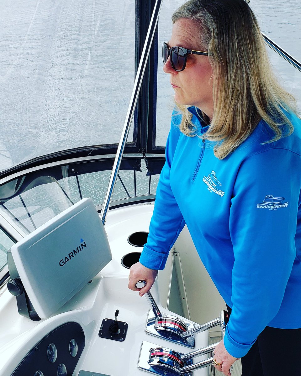 BoatingJourney's tweet photo. Ally did a great job docking today! Watch for the drone footage in our next episode!
#docking #learnhowtodock #boatingjourney #boatlife #pnwboater #elliottbaymarina #bayliner #seattle #pugetsound #boatingblog #liveaboard #elliottbay #womenboaters #bayliner4087 https://t.co/8av4FZFbP7