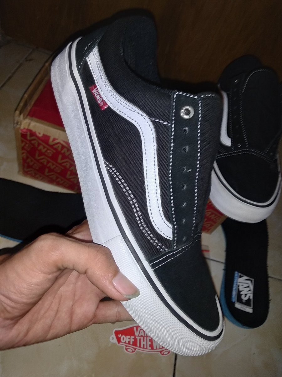 AndikPastrana's tweet photo. Jual Kolpri
Vans Oldskool Pro
Original Ex Vans Store
Size 43/10/28cm
Kondisi 9/10
Kelengkapan Box Ori, Sticker, Extra Laces, Mika Sadle Shoes n Selimut
Sole Ultracush Tebal dan Empuk
Jual 750rb 
#AniesKeren #kisahtanahjawa #kiamat #VANS #vansoldskoolpro #vanssecond #sepatuvans https://t.co/4pmT7LR69n
