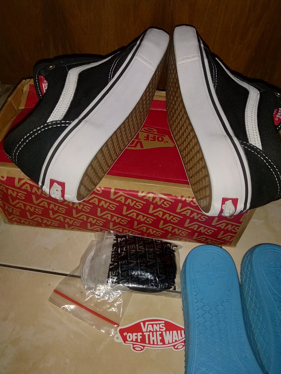 AndikPastrana's tweet photo. Jual Kolpri
Vans Oldskool Pro
Original Ex Vans Store
Size 43/10/28cm
Kondisi 9/10
Kelengkapan Box Ori, Sticker, Extra Laces, Mika Sadle Shoes n Selimut
Sole Ultracush Tebal dan Empuk
Jual 750rb 
#AniesKeren #kisahtanahjawa #kiamat #VANS #vansoldskoolpro #vanssecond #sepatuvans https://t.co/4pmT7LR69n