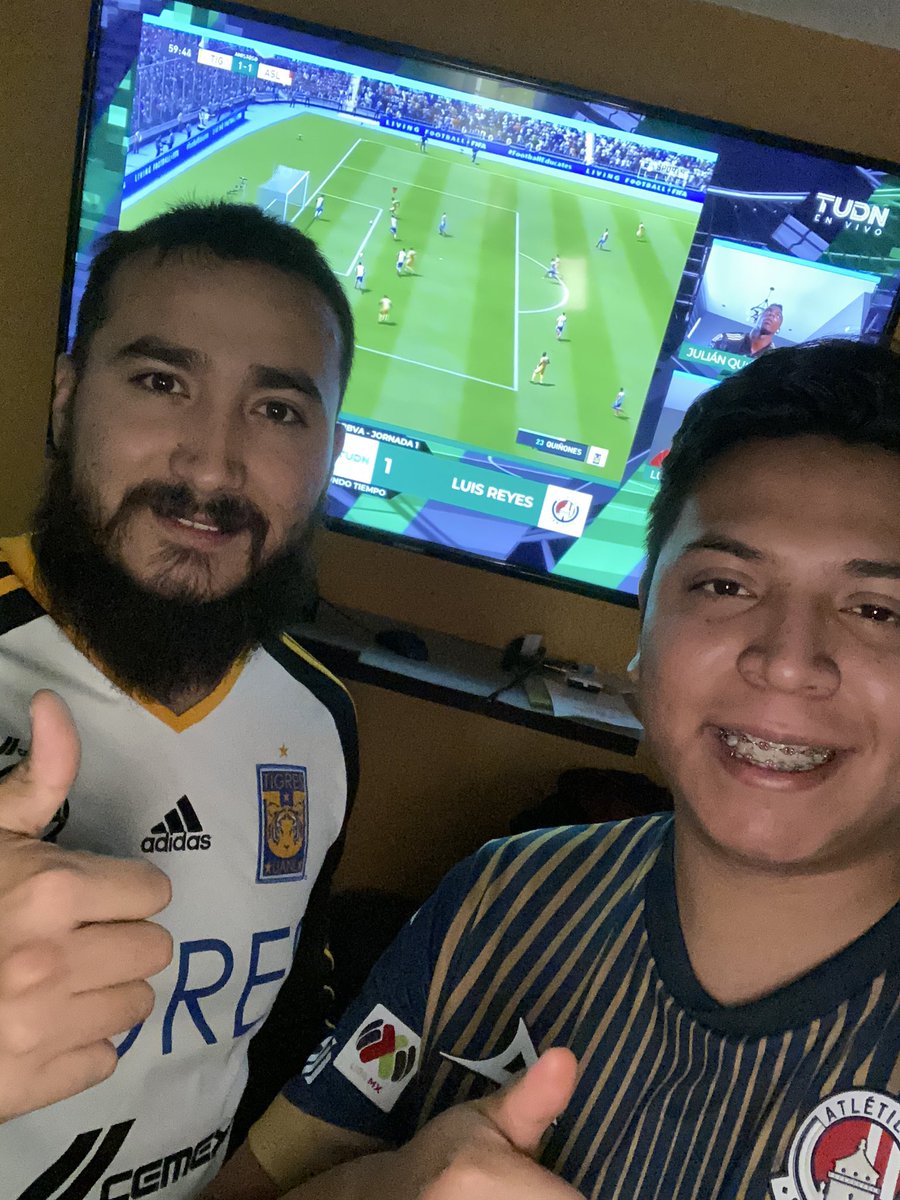 MiikeMldz196's tweet photo. Apoyando al @AtletideSanLuis #tucasatucancha #eLIGAMX https://t.co/fJraQywZRF