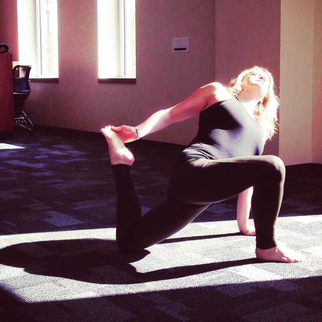 ShawYoga's tweet photo. Why join #shawyoga from your living room?
*Reclaim your routine
*Enjoy your favorite class + practice safely
*Teachers can see you (KNOW you), respond to your energy, and verbally motivate and assist you!
*Pets, roommates, parents, houseplants can join! #stayathome #homeyoga https://t.co/W3gt5AqzBL
