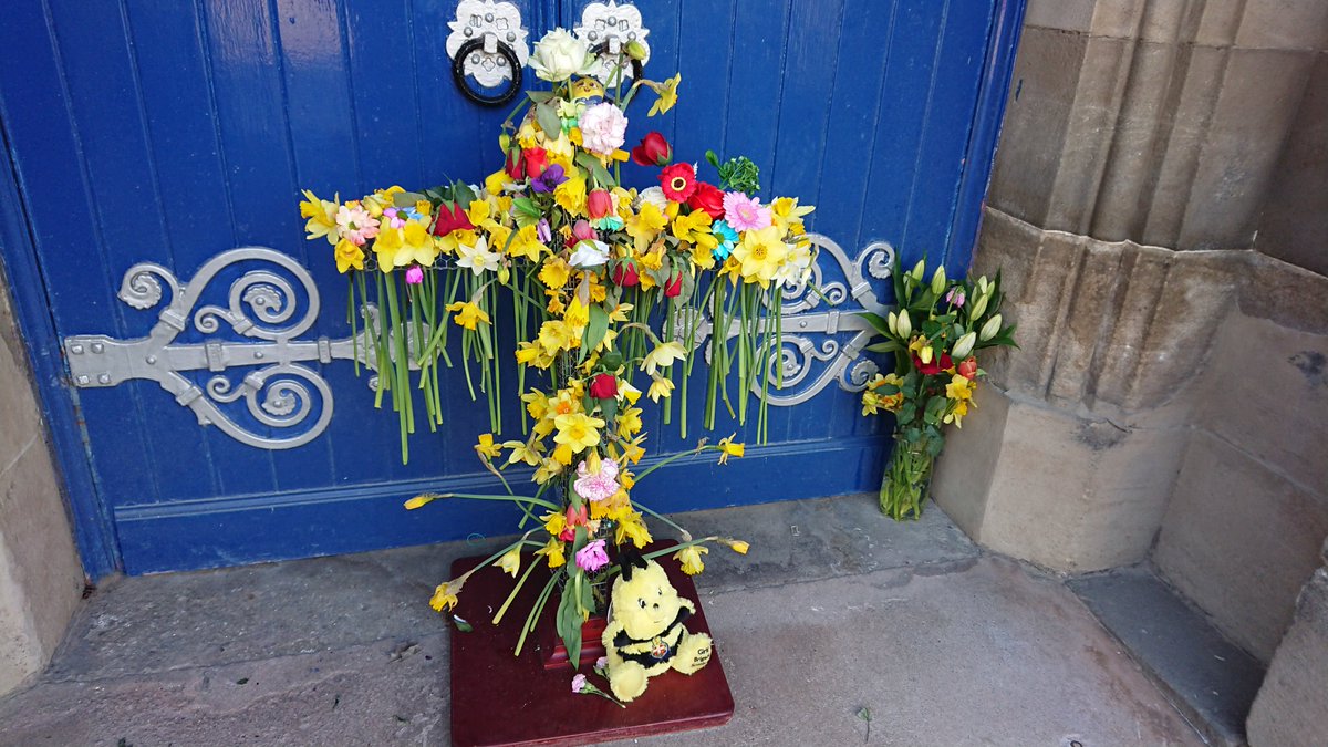 RuthieBee4's tweet photo. @DLStAndrews have put this cross at the church doors and invited people to put a flower in it. P.S. I wasn't disobeying the government instruction to stay at home; my humans have moved to Motherwell. https://t.co/FY8eqLtTPp