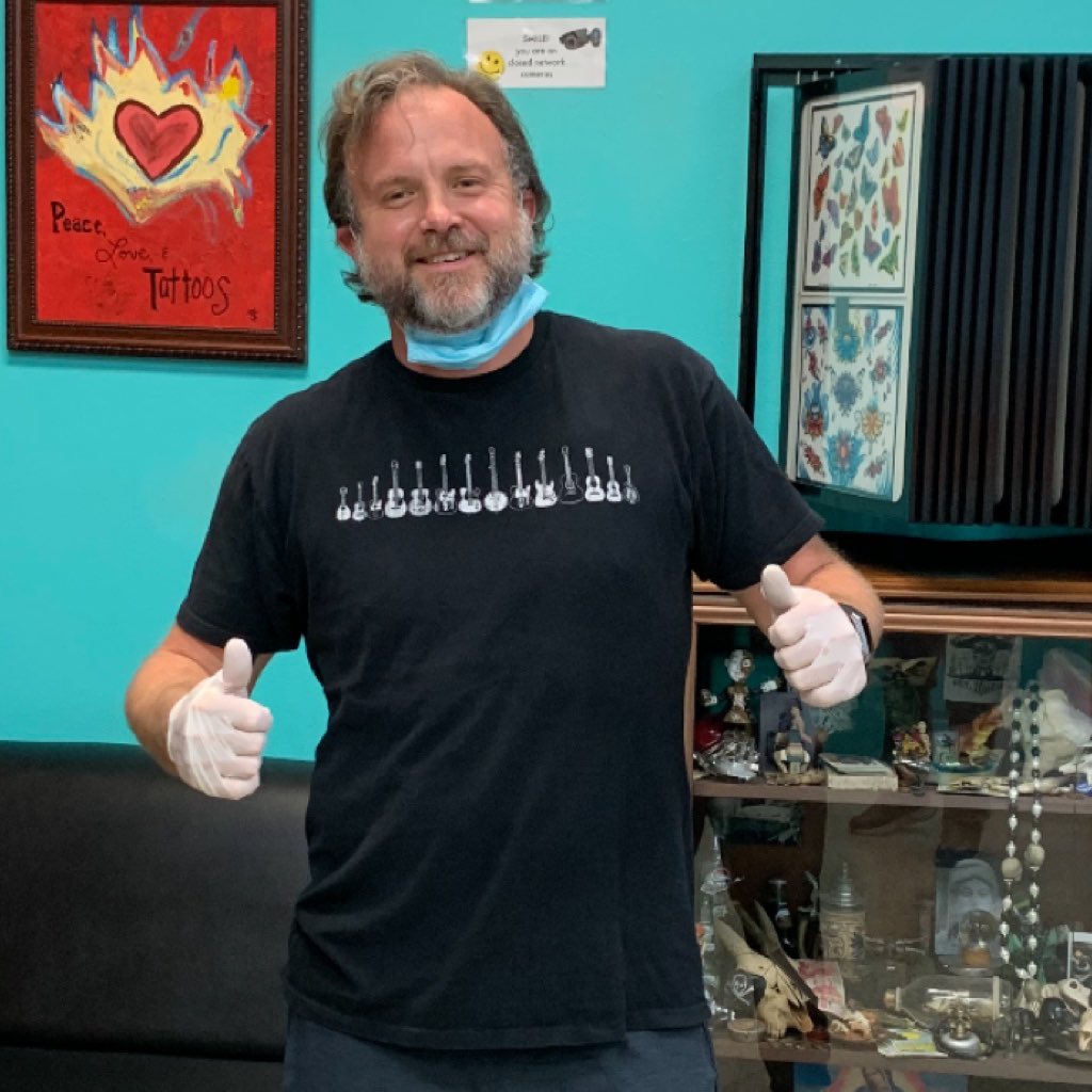 voodouxtattoos's tweet photo. HUGE THANK YOU to @chefrobfaust @CooterBrowns504 and @Rustynailnola for family meals for all our artists and piercers while we are closed for quarantine! 🖤 https://t.co/RNDhQF6mlW