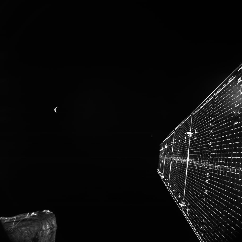 ESA_Bepi's tweet photo. Hello Earthlings! Thank you so much for all the lovely messages you sent us yesterday. Me, @ESA_MTM and @JAXA_MMO were over the Moon, really! So today we took a last picture of your beautiful planet. Look closer for a little surprise #BepiColomboEarthFlyby https://t.co/NBkKhmNCFx https://t.co/dTYciHejjb