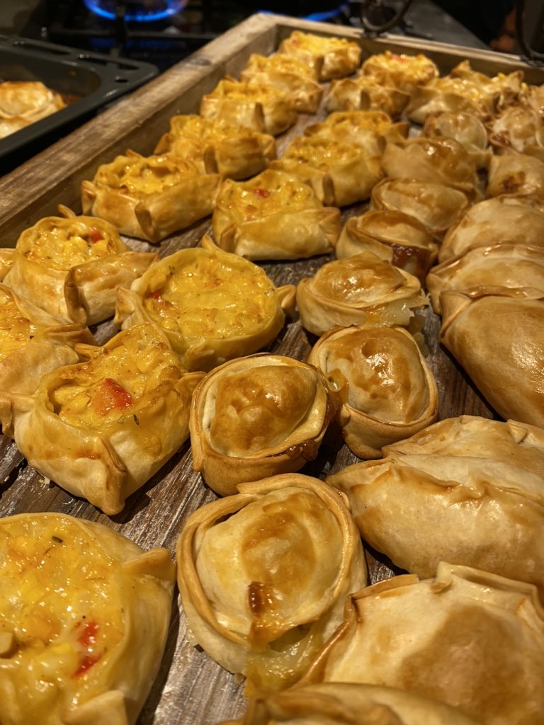 poliamida's tweet photo. Voy a pedir la doble ciudadanía salteña-tucumana ✨🥟♥️ #repulgue #nextlevel #humita #cebollacheese #chevre #pimientosdepiquillo https://t.co/m2LF6oIjiT
