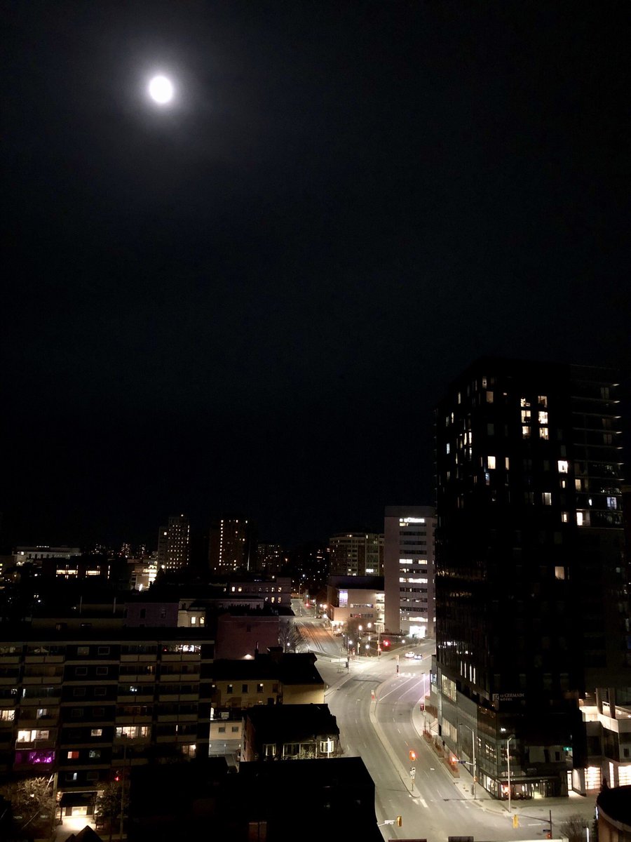 20YS's tweet photo. #Ottawa #downtown during #COVID19 during #supermoon.
Reminder: WALK THROUGH ONLY in parks.
#ParliamentHill
#covidottawa #covidcanada #ottcity #otttraffic #ottweather #emptycity #SocialDistancingNow #pinkmoon2020 #pinkmoon 💕 https://t.co/GSubPvzw38