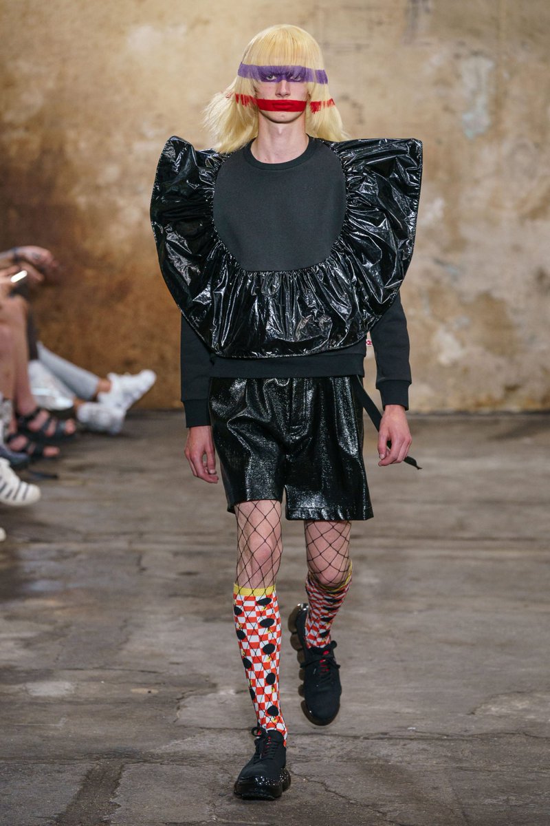 Самые странные образы. Walter van Beirendonck шорты. Странная одежда. Необычная одежда для мужчин. Странная модная одежда.