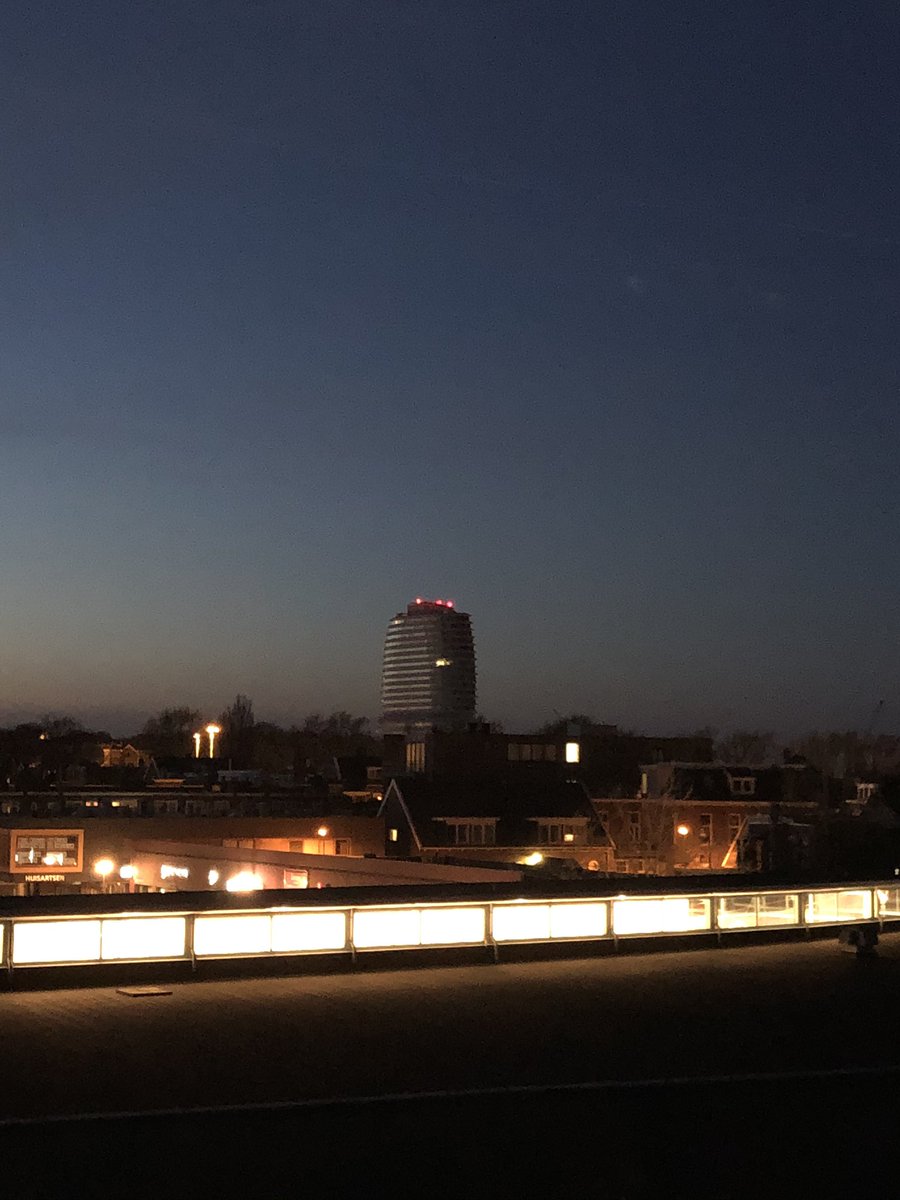 Wie kan mij vertellen waarom dit kantoor altijd brandt? #duo #groningen #durftevragen <a href="/Duostudent/">DUO</a>