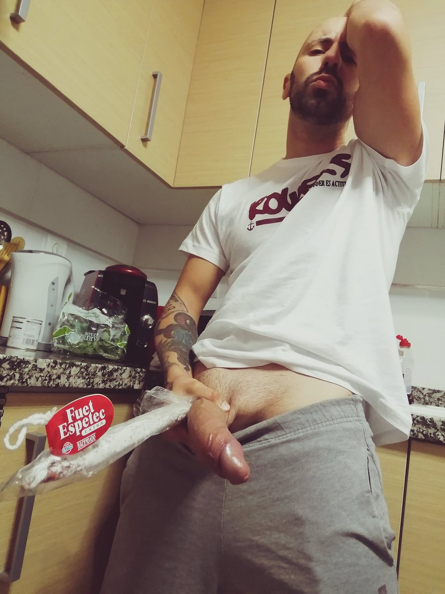 magicjavistar's tweet photo. Fuet espetec o carne en barra? 🔥 https://t.co/Rxzk6UI7To