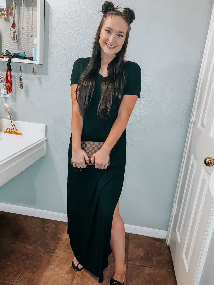 hannahhrosseee's tweet image. Rockin’ the space buns👽

•
•
•
#houstonblogger #toryburch #liketoknowit #louisvuitton #bloggerstyle #reignlashes