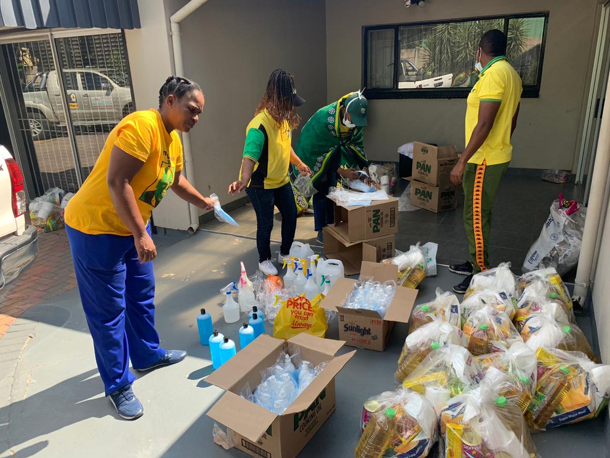 Ward132Anc's tweet photo. Today, the ANC Midrand Branch - Ward 132 lived up to the spirit of ubuntu by donating essential items including food and the much needed hand washing sanitizers to the most vulnerable members of our community in Ivory Park. https://t.co/iRlRtdDzwO