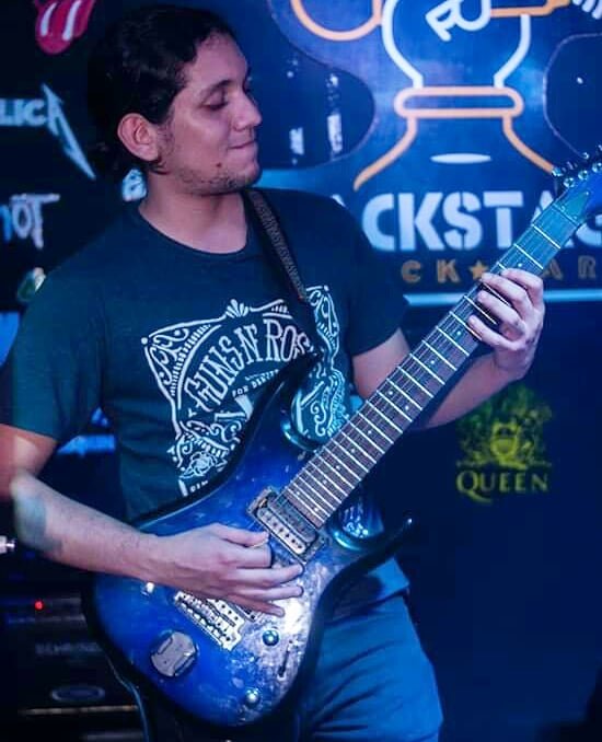 Excelsyum's tweet photo. Feliz Heavy Birthday a nuestro amigo y talentoso guitarrista Rodrigo Solórzano en su cumpleaños hoy 11 de abril. Que a pesar de la situación que se está viviendo pase un día de gran alegría y de relax. 🎆🎂✨🎧🎶🎸🔥Pueden seguirlo en @Phoenixssr. https://t.co/Y2SNHXaXqG